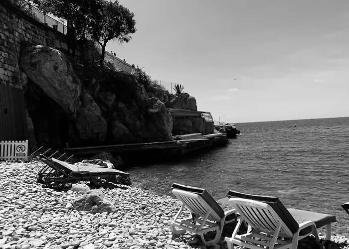 Spacious 5 Min To Sea Nice